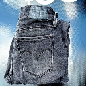 Levi’s black skinny jeans